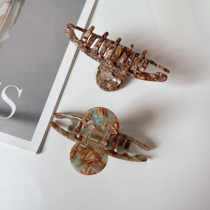 Medium Marbled Curved Line Hair Claw Clip