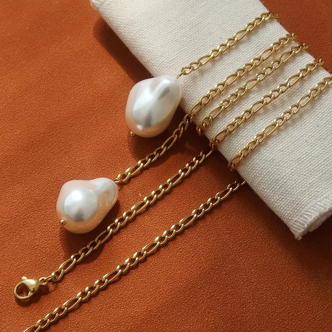 Trévia Baroque Pearl Necklace