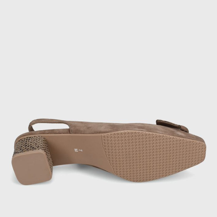 Vaneli Saki in Taupe Suede
