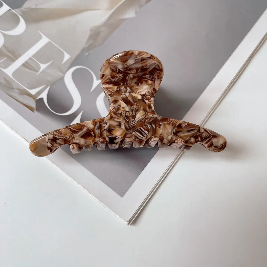 Medium Marbled Curved Line Hair Claw Clip