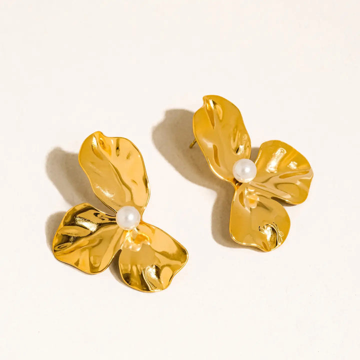 Vintessa Flower Shell Pearl Earrings