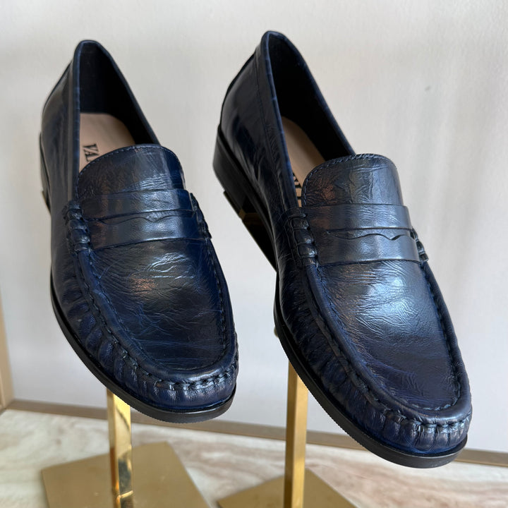 Vaneli Kelley Loafer in Navy