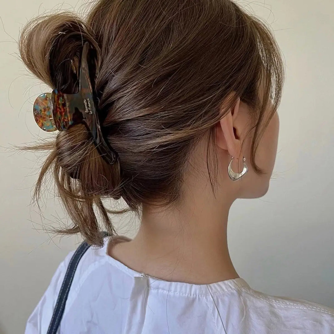 Medium Marbled Curved Line Hair Claw Clip