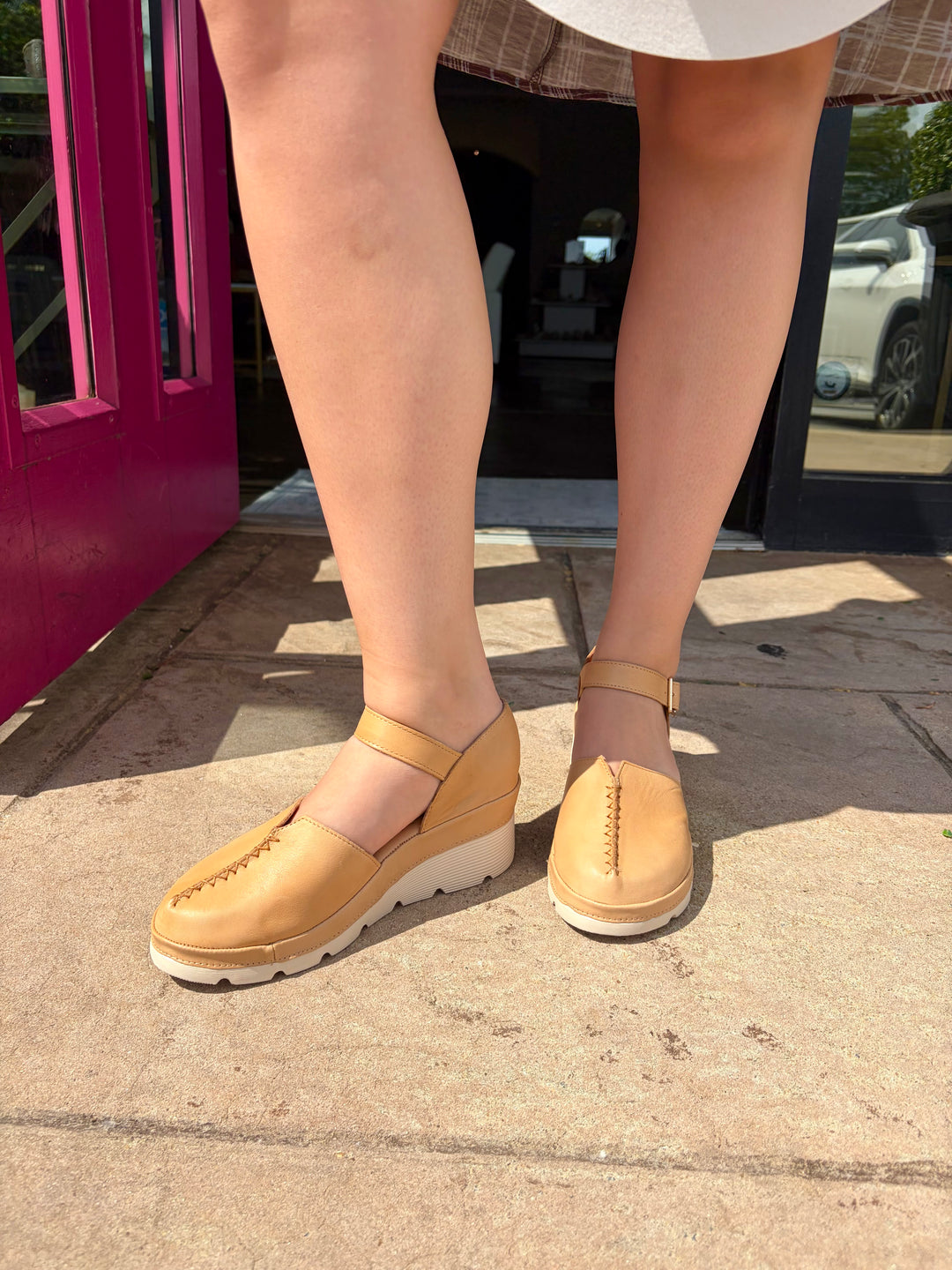 Antelope Mode Wedge in Makeup Leather