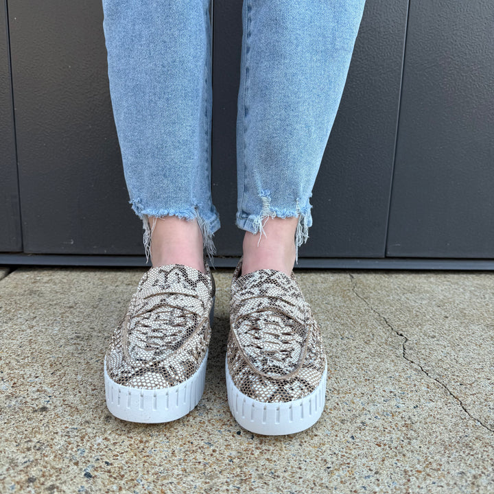 Bernie Mev TW Rhianna in Python