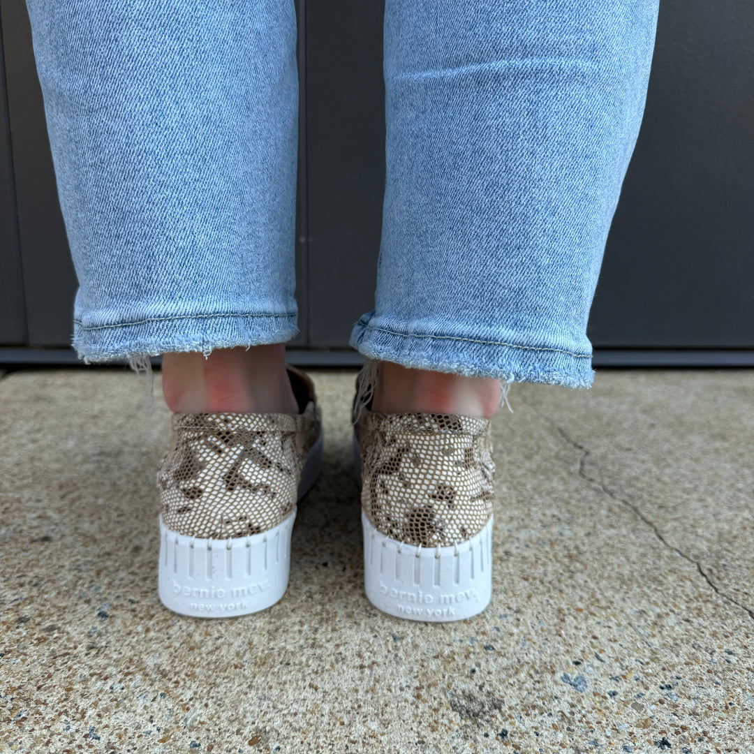 Bernie Mev TW Rhianna in Python