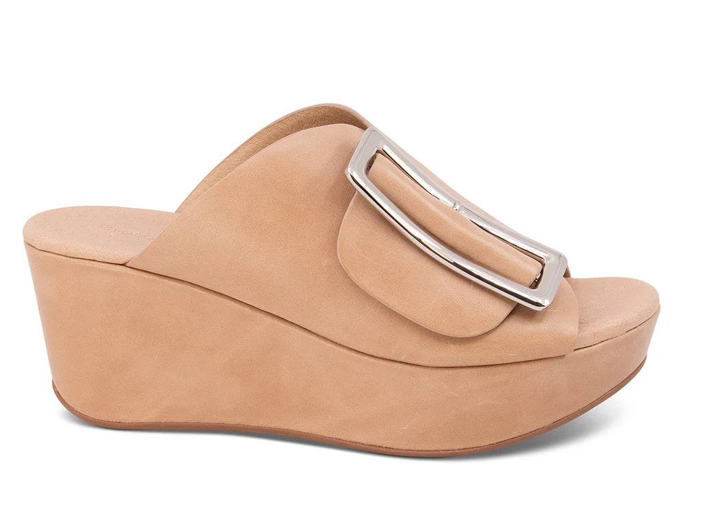 Chocolat Blu Yasha in Sand