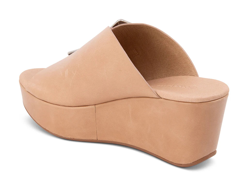 Chocolat Blu Yasha in Sand