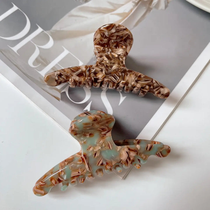Medium Marbled Curved Line Hair Claw Clip