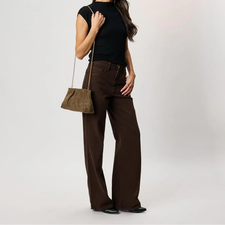 Elva Clutch in Olive