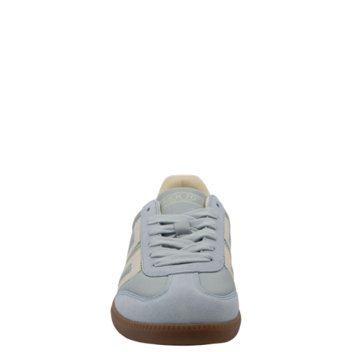 Back 70 Cloud D26 in Light Sky