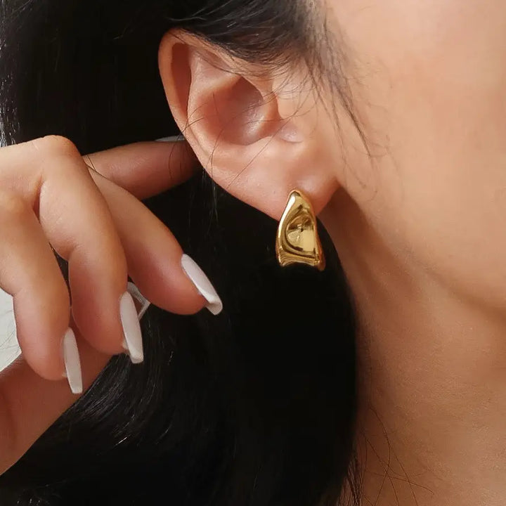 Ninelle Sculpted Wave Hoop Earrings