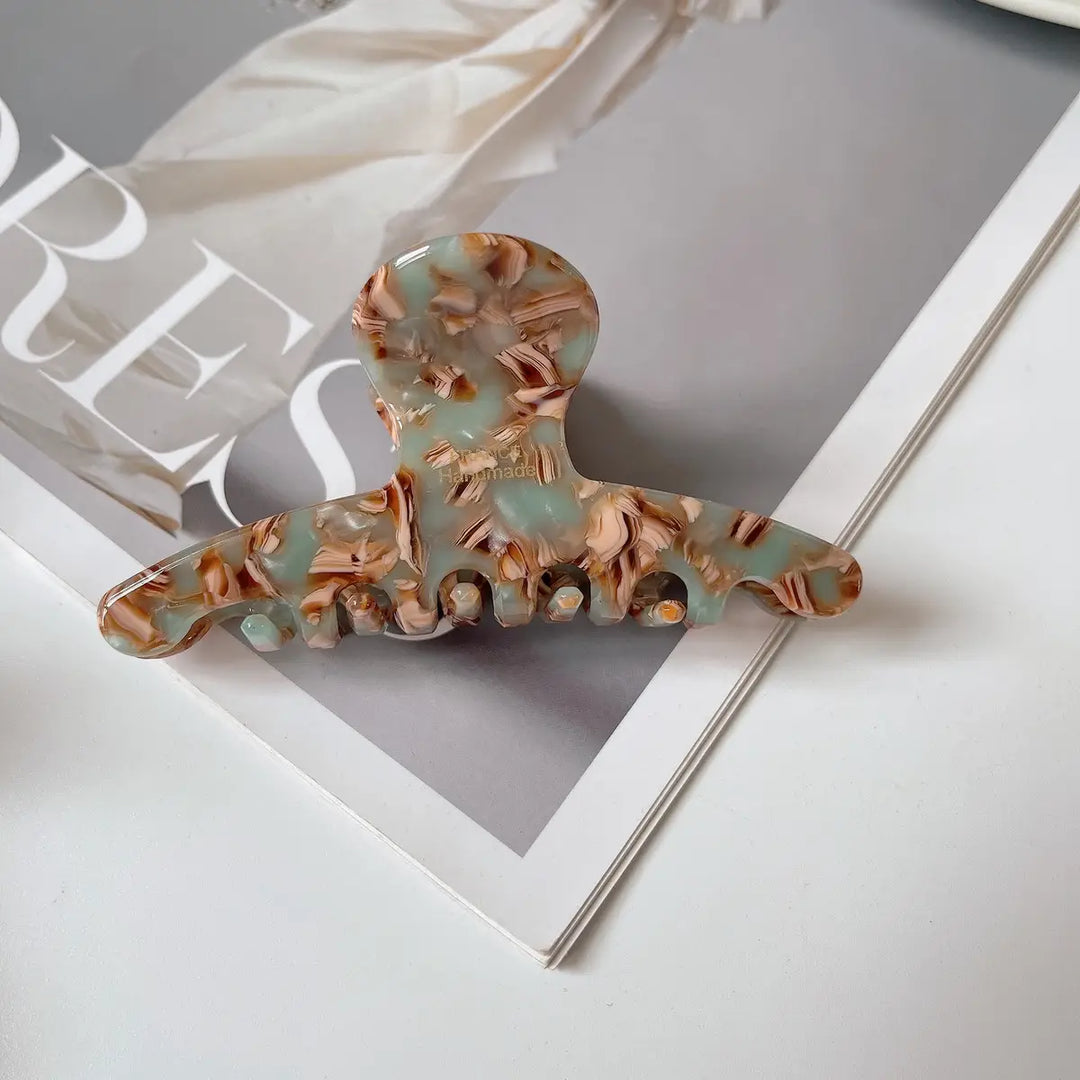 Medium Marbled Curved Line Hair Claw Clip